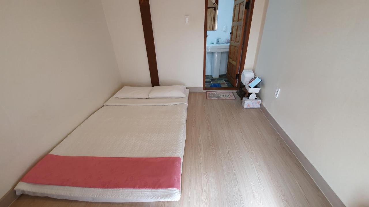 Greem Guesthouse Jeonju Bagian luar foto