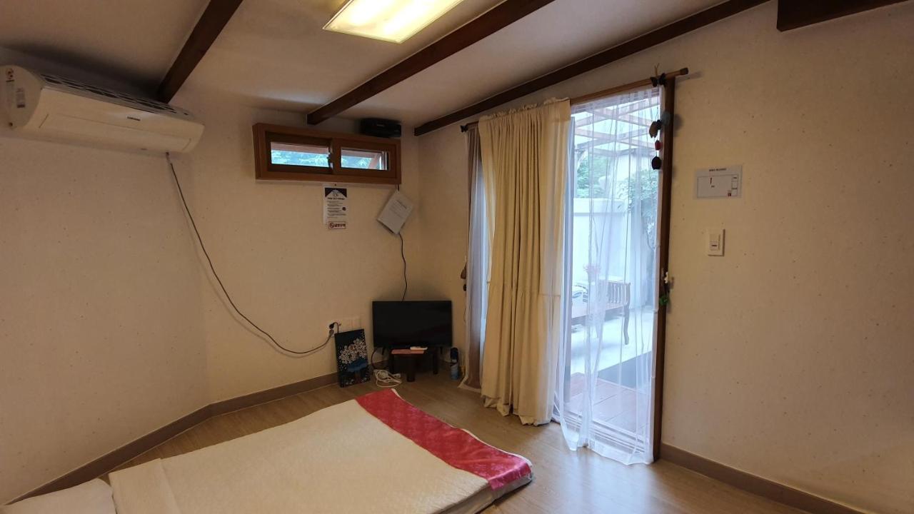 Greem Guesthouse Jeonju Bagian luar foto