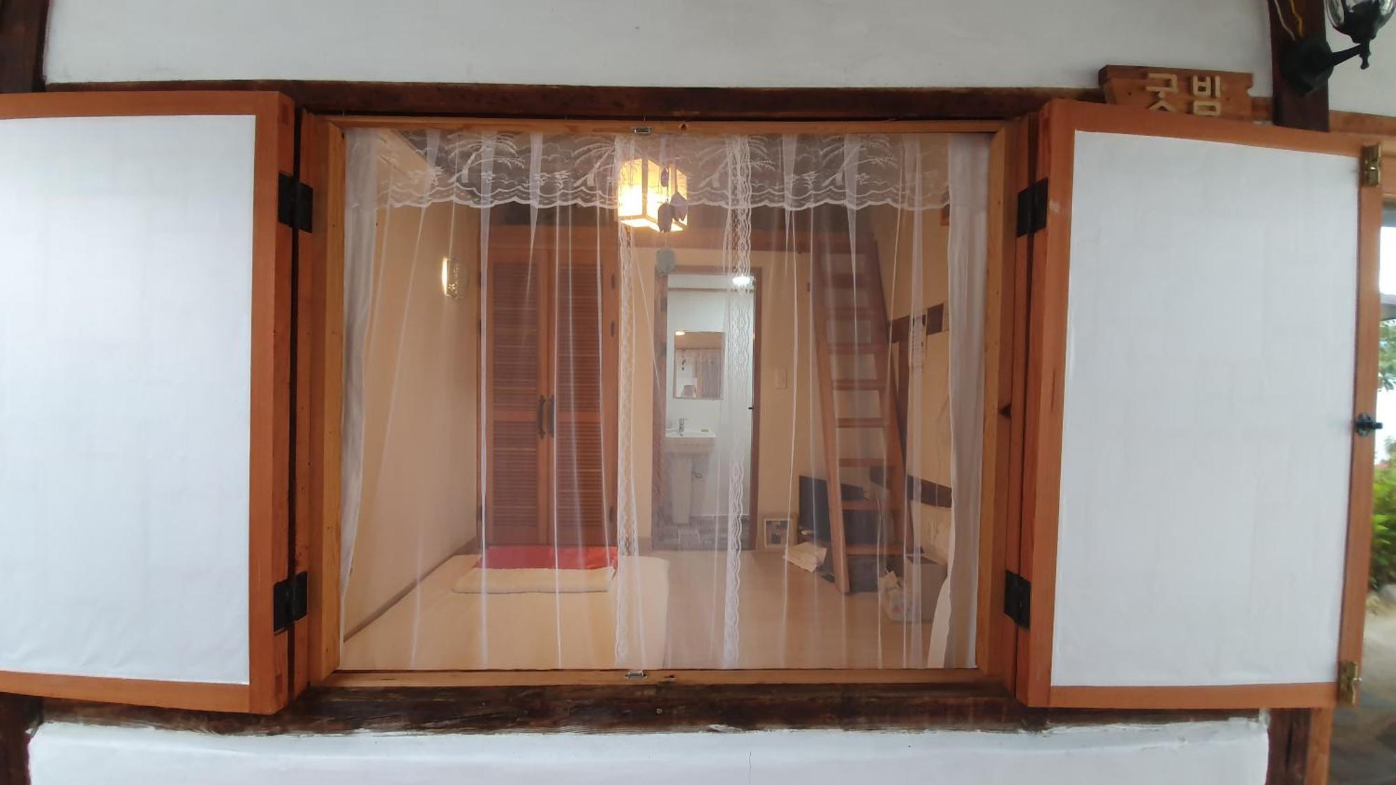 Greem Guesthouse Jeonju Bagian luar foto