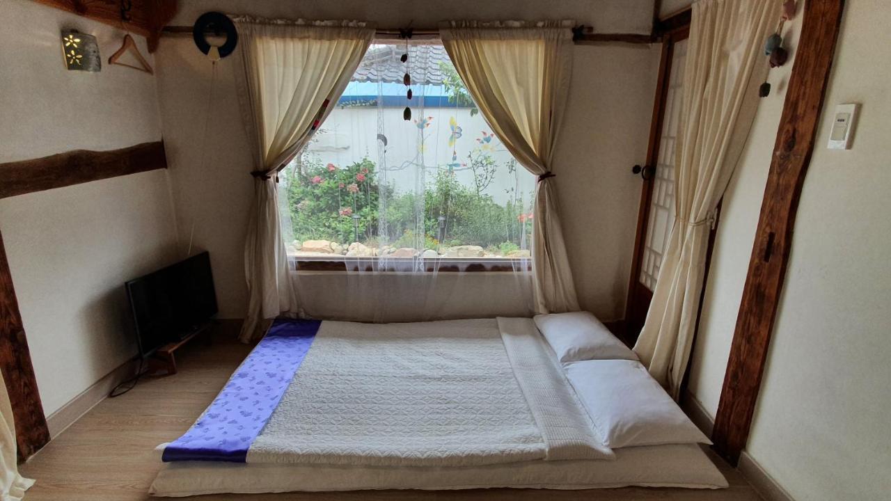 Greem Guesthouse Jeonju Bagian luar foto