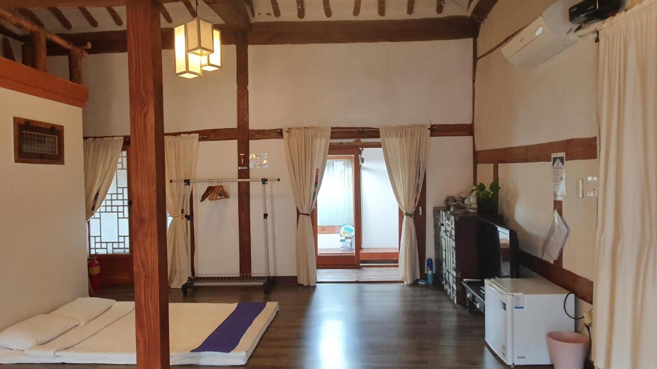 Greem Guesthouse Jeonju Bagian luar foto