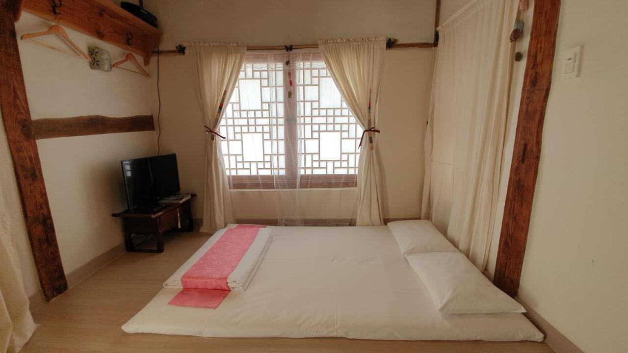 Greem Guesthouse Jeonju Bagian luar foto