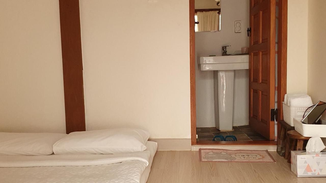 Greem Guesthouse Jeonju Bagian luar foto