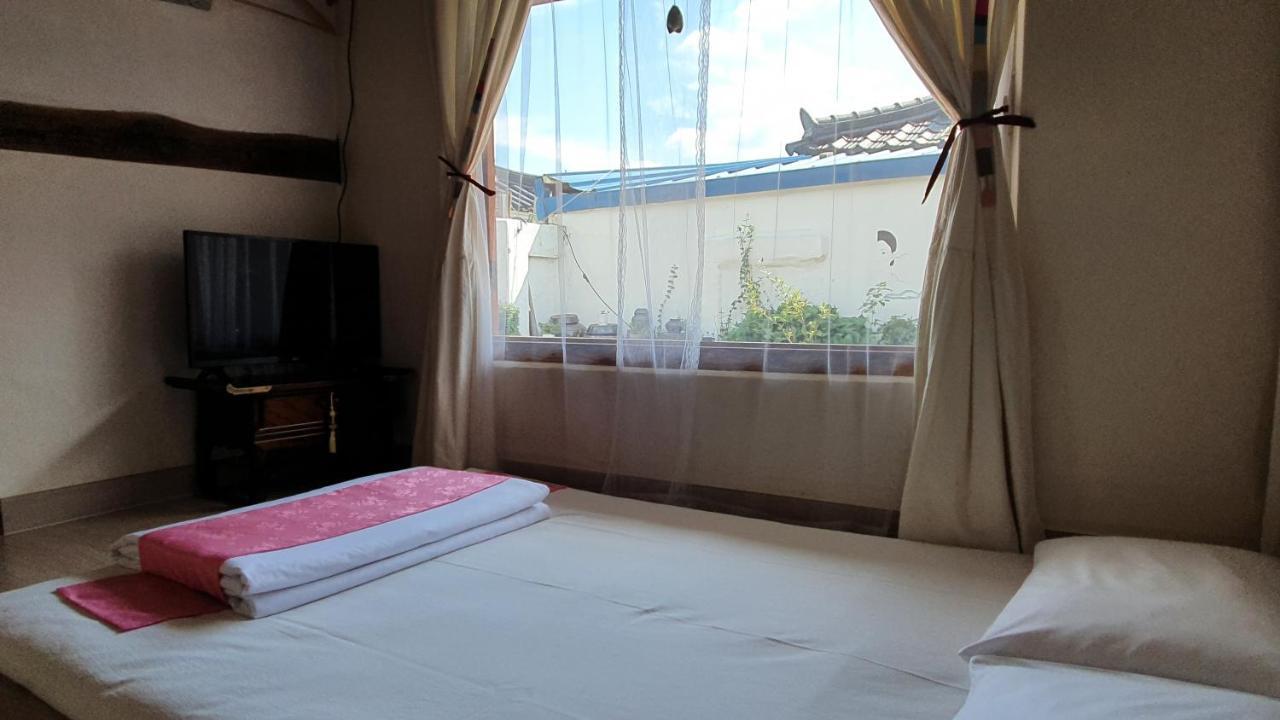 Greem Guesthouse Jeonju Bagian luar foto