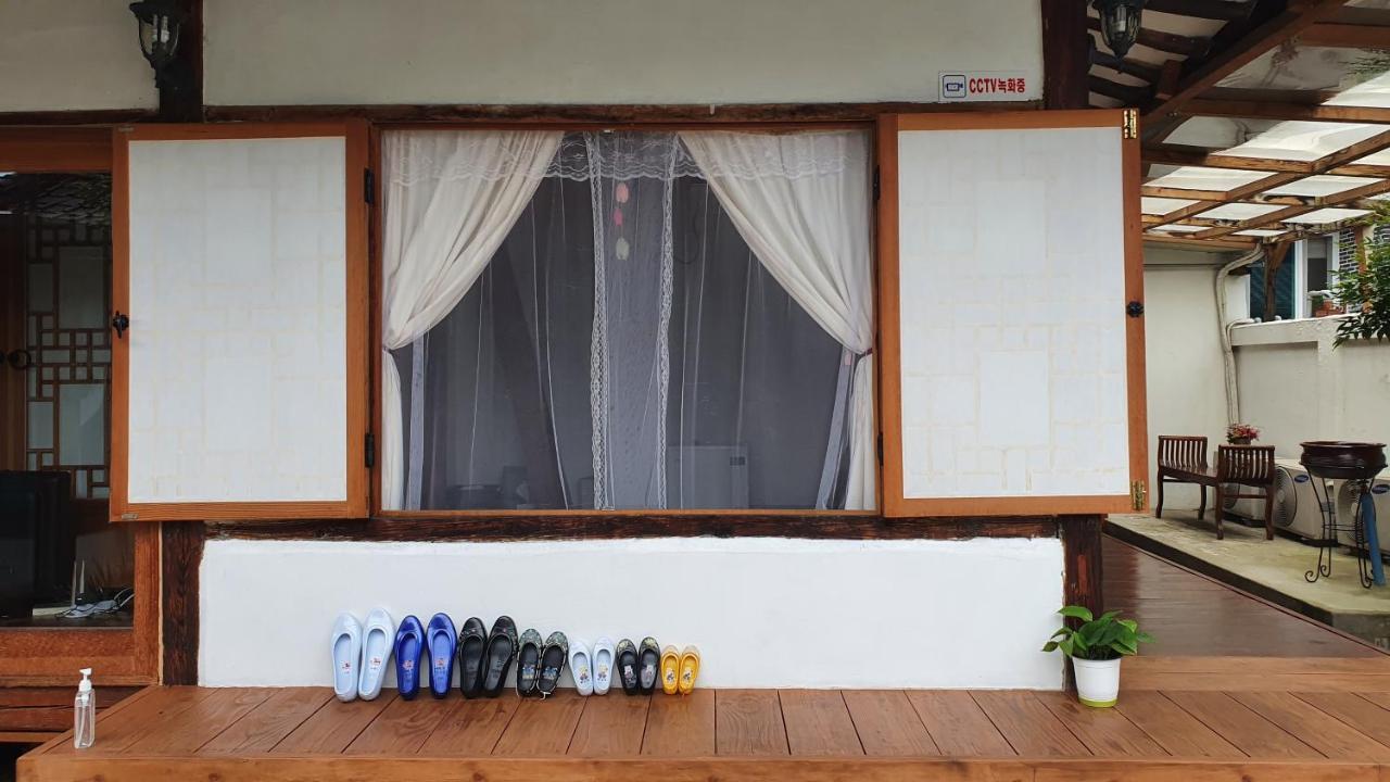 Greem Guesthouse Jeonju Bagian luar foto