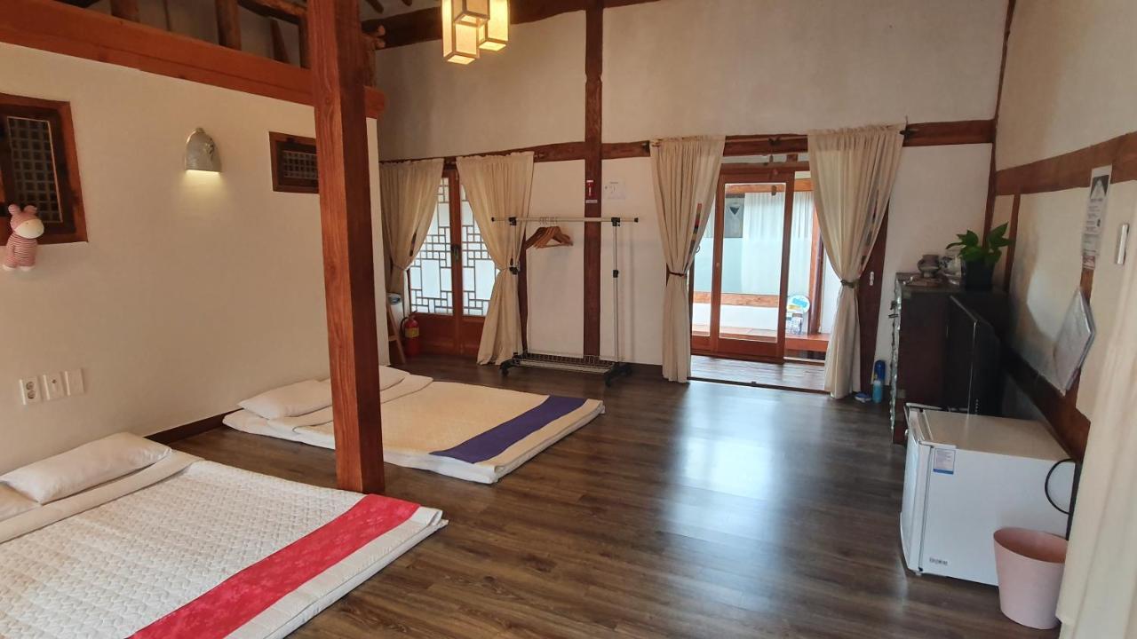 Greem Guesthouse Jeonju Bagian luar foto