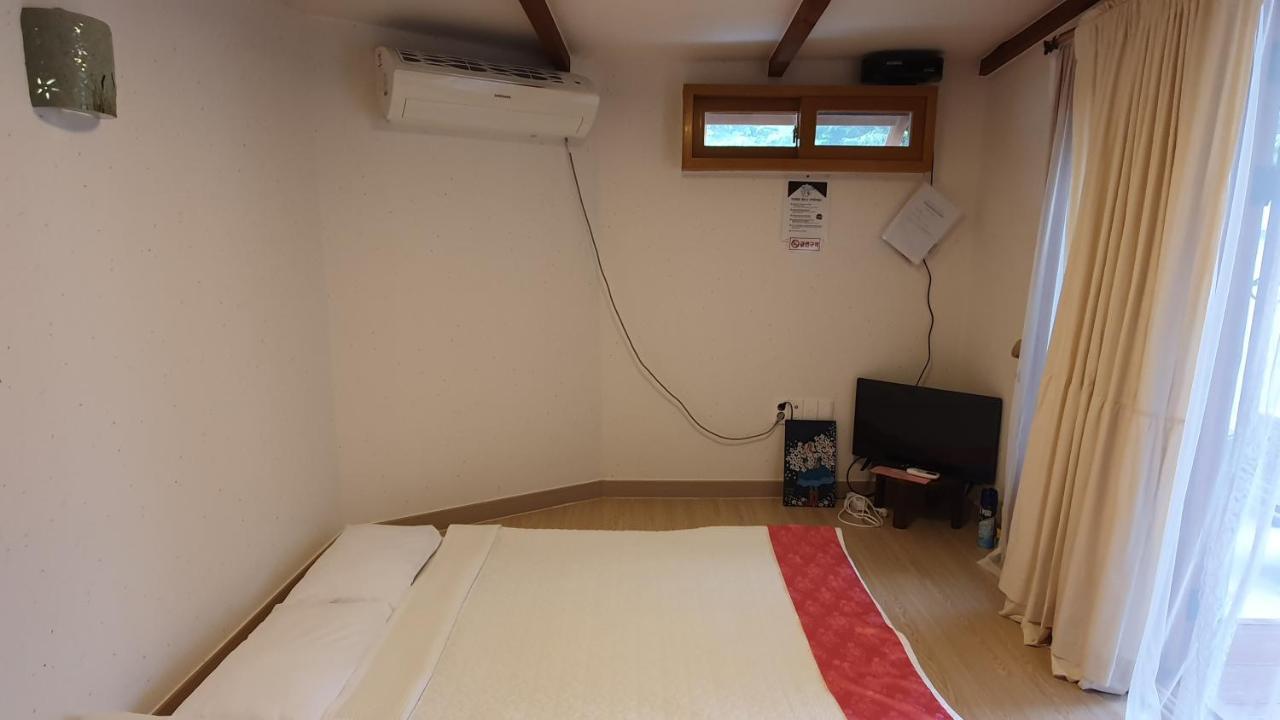 Greem Guesthouse Jeonju Bagian luar foto