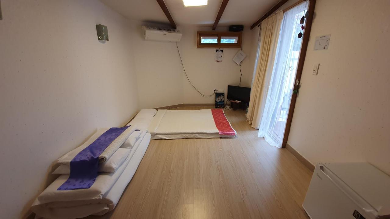 Greem Guesthouse Jeonju Bagian luar foto