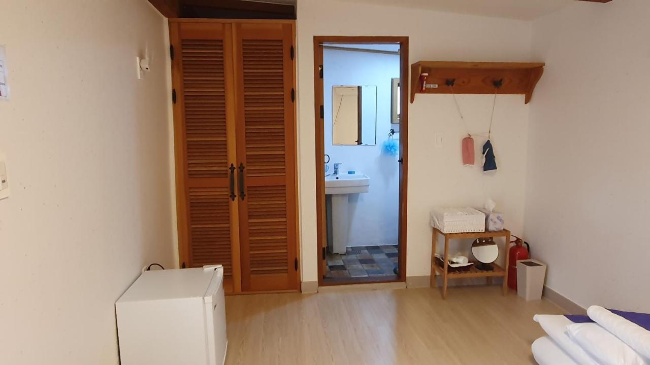 Greem Guesthouse Jeonju Bagian luar foto