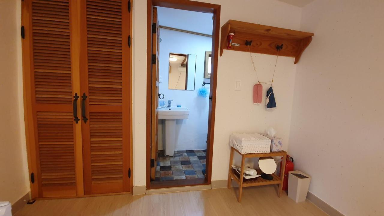 Greem Guesthouse Jeonju Bagian luar foto