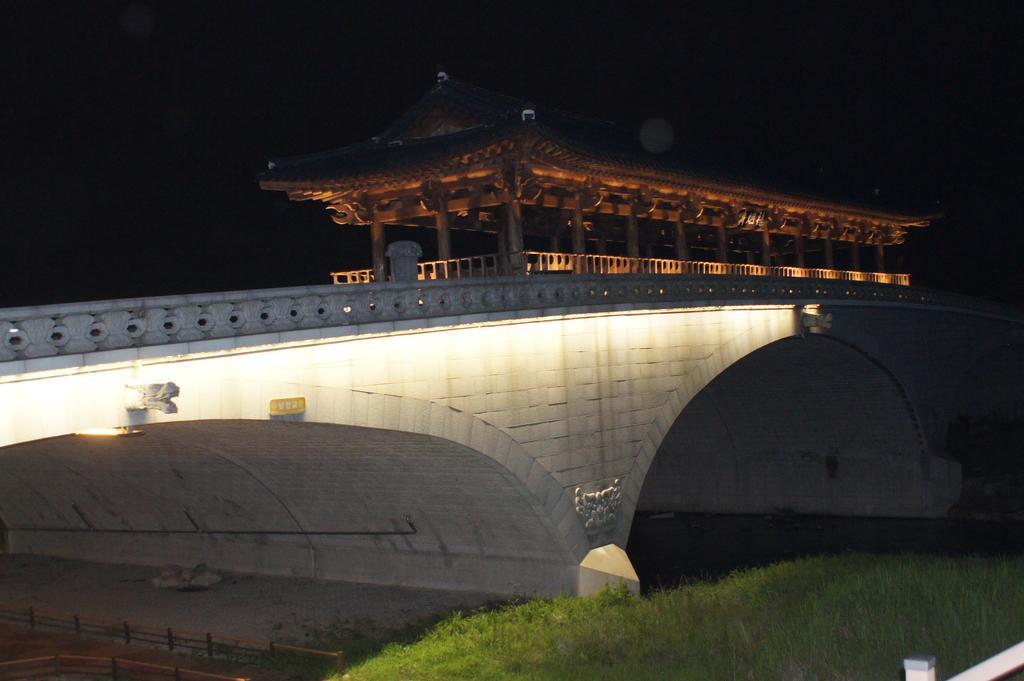 Greem Guesthouse Jeonju Bagian luar foto