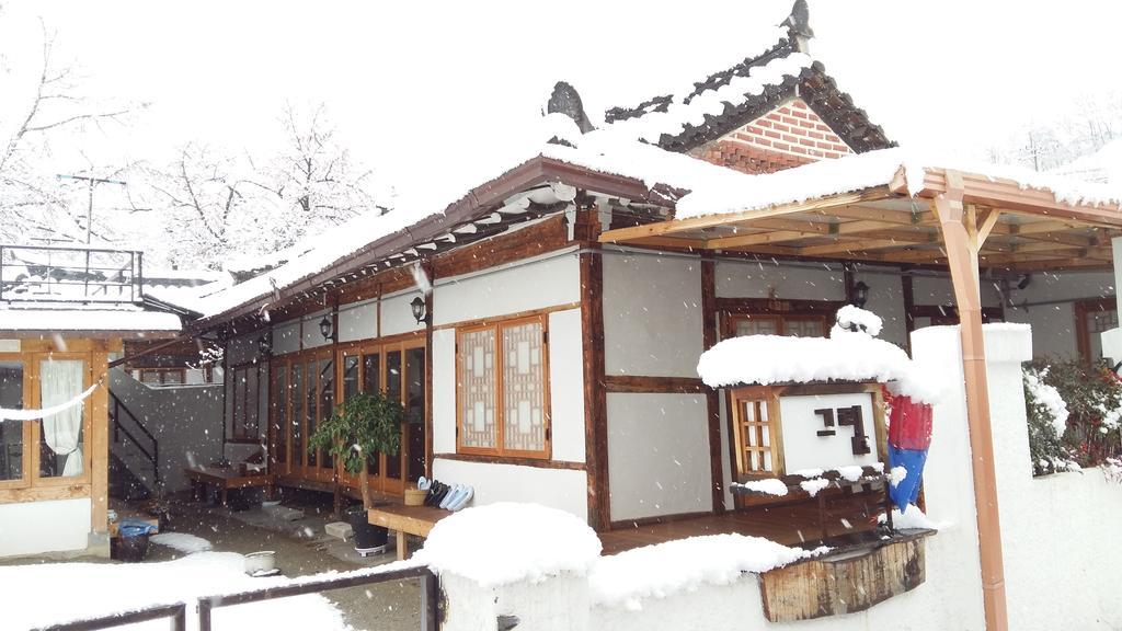 Greem Guesthouse Jeonju Bagian luar foto