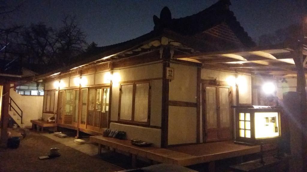 Greem Guesthouse Jeonju Bagian luar foto