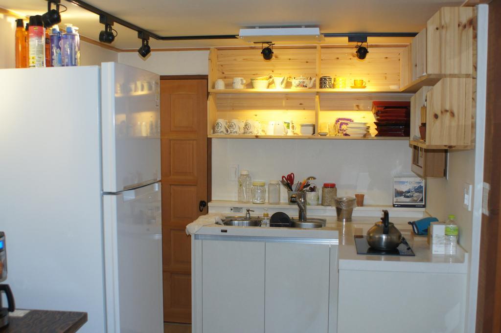 Greem Guesthouse Jeonju Bagian luar foto
