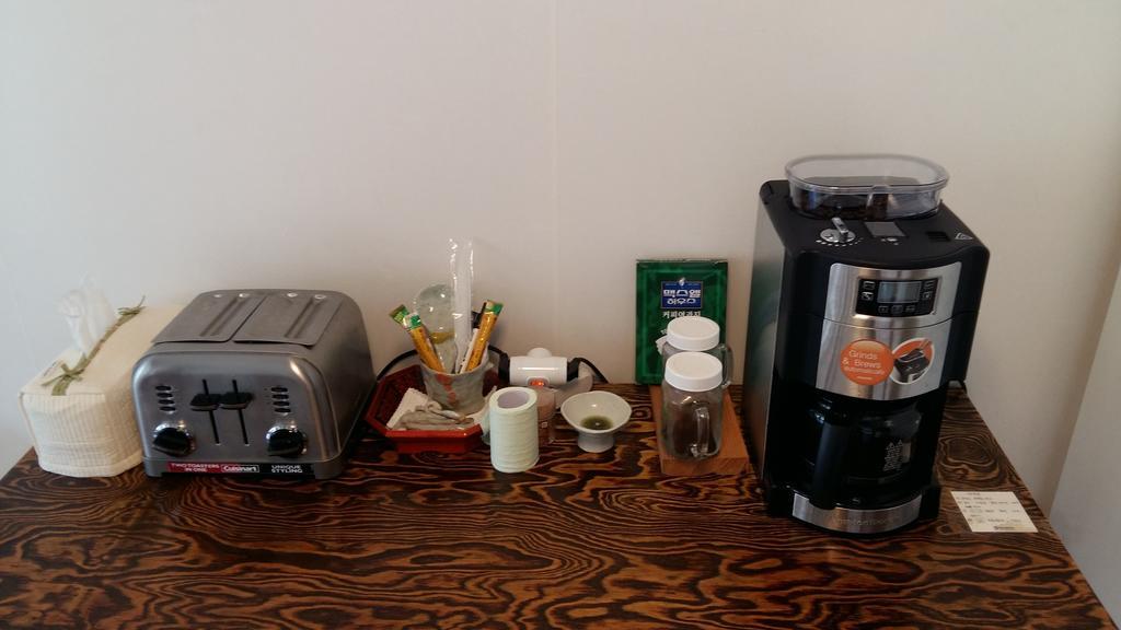 Greem Guesthouse Jeonju Bagian luar foto