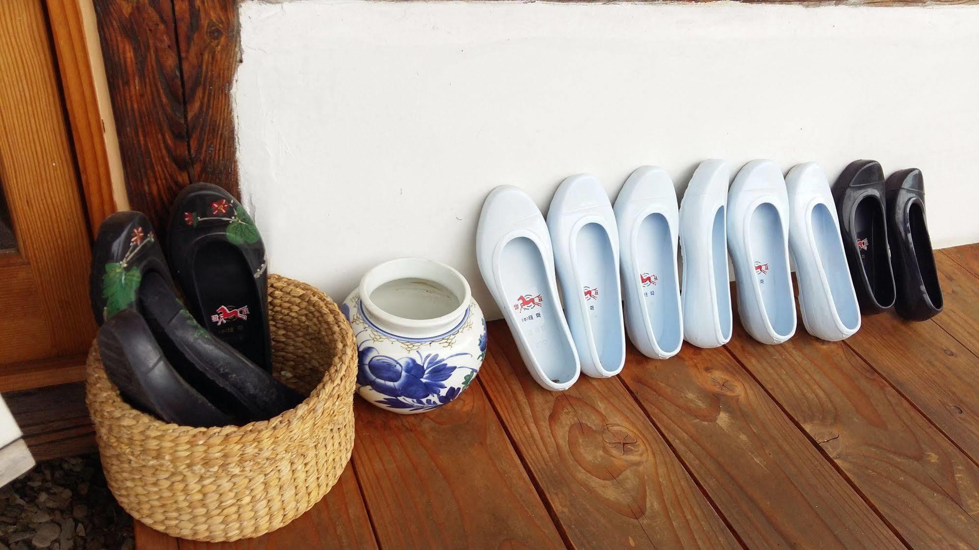 Greem Guesthouse Jeonju Bagian luar foto