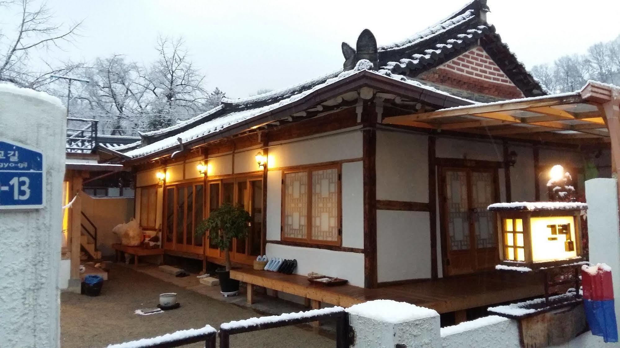 Greem Guesthouse Jeonju Bagian luar foto